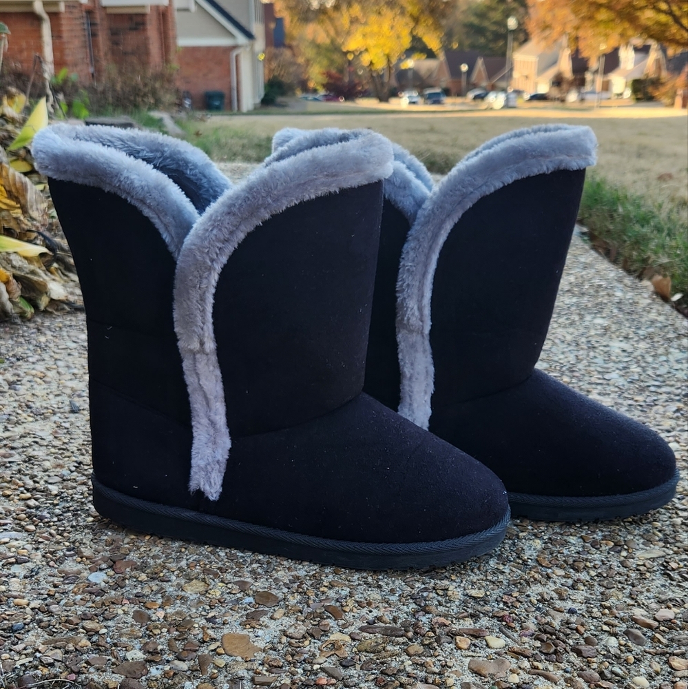 Size 10 Black Faux Fur Lined Boots